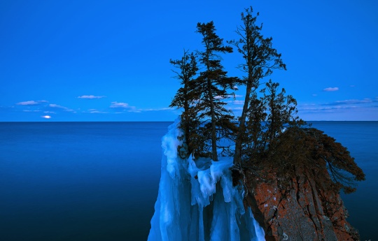 Full moon rising at Tettegouche State Park Fallen Arch and Lake Superior at twilight