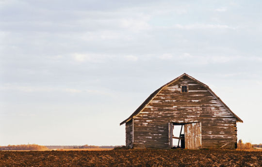 Abandoned granary west of Henderson, MN | Sibley County